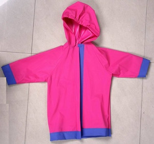 25" capas de lluvia encapuchadas del PVC de los niños respetuosas del medio ambiente para la promoción